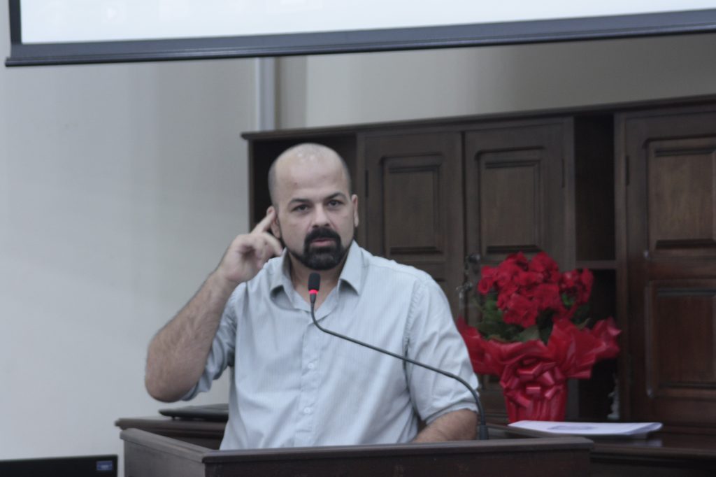 Daniel pede cuidados na manutenção de iluminação, telefonia e internet