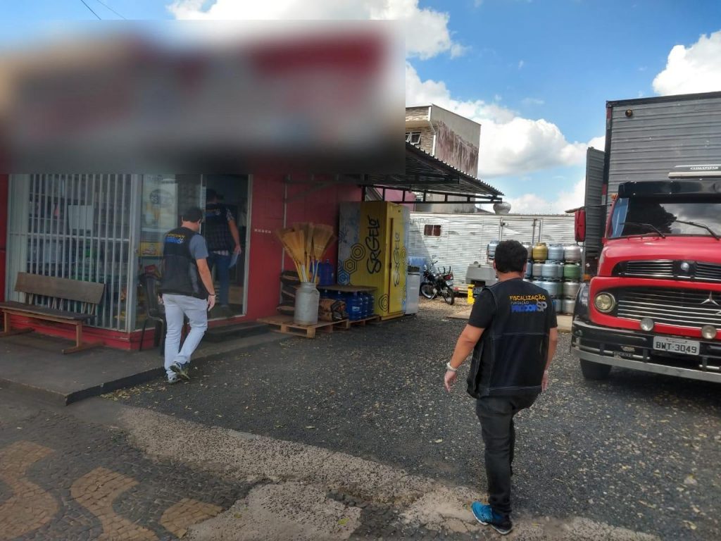 Procon faz operação contra abusos na venda de álcool em gel e máscaras