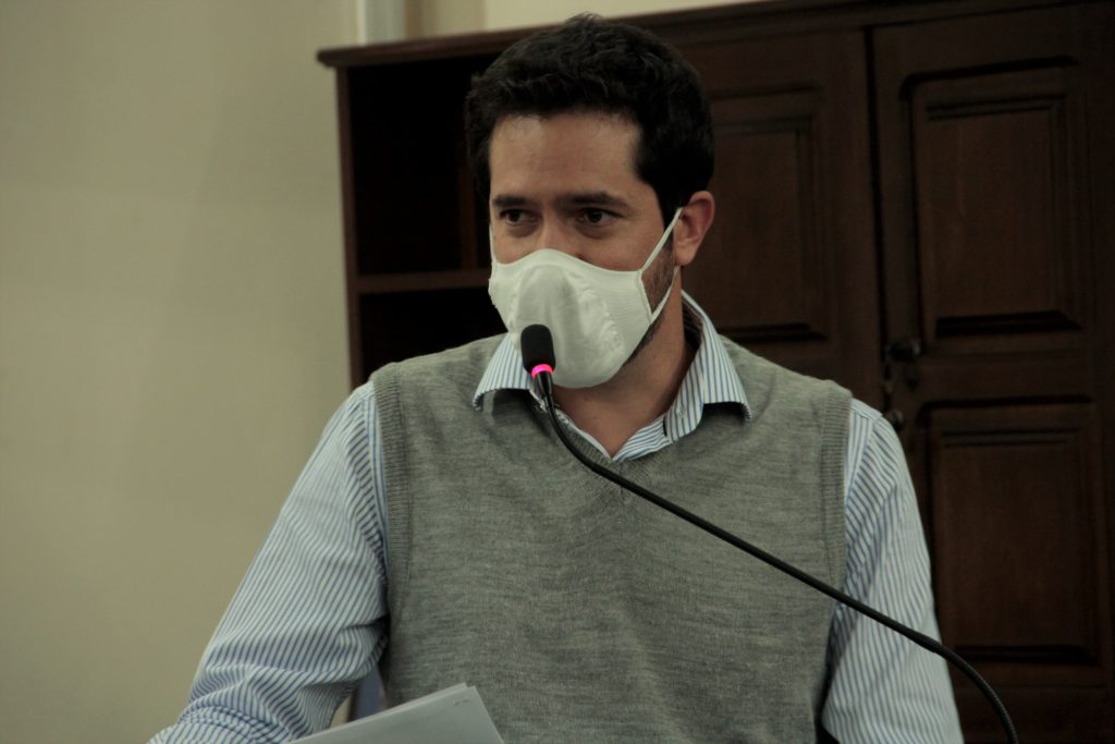 Luisinho sugere distribuição de máscaras e álcool gel