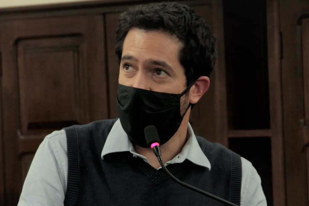 Luisinho cobra transparência nas compras e contratações da Prefeitura para enfrentar pandemia