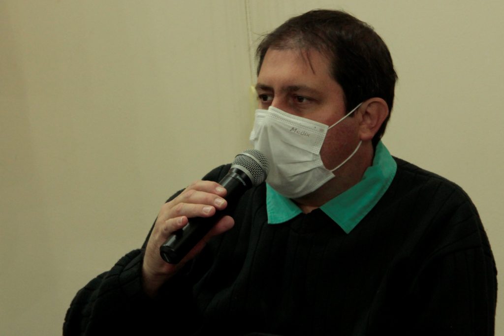 Paiva cobra medidas a favor de animais abandonados