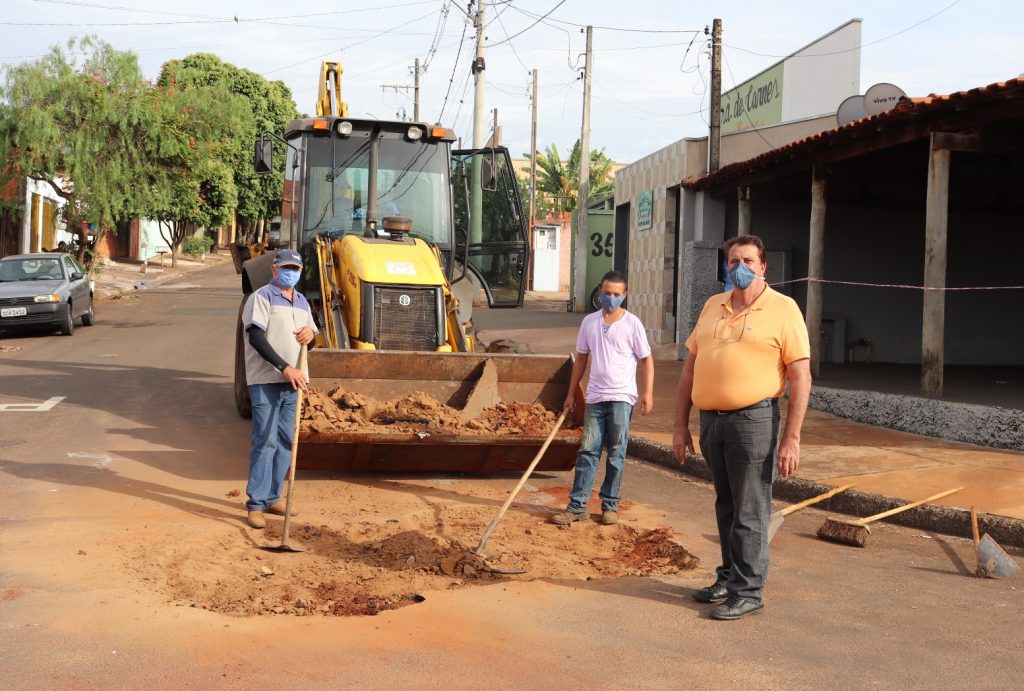 Ruas do Bairro Morada do Sol recebe melhorias por meio da ‘operação tapa-buracos’