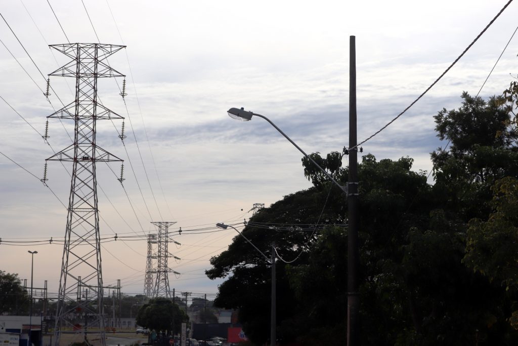 Prefeitura Municipal instala mais pontos de iluminação pública em ruas de Descalvado