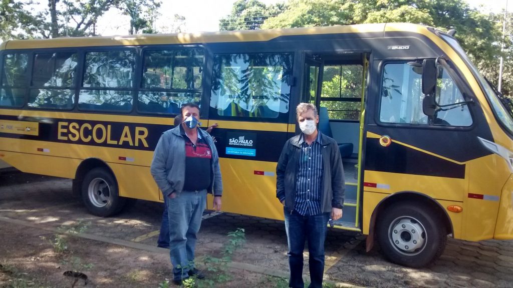 Secretaria de Educação recebe novo ônibus para o transporte escolar