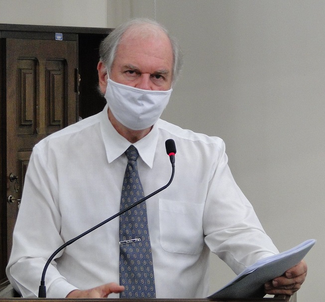 Vick Francisco cobra mais agilidade no atendimento bancário da cidade