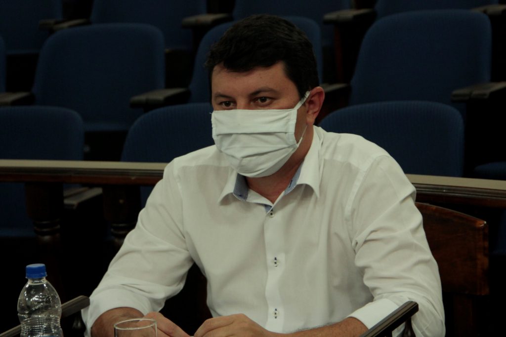 Diego da Global indica limpeza de terreno no “Ipês II”