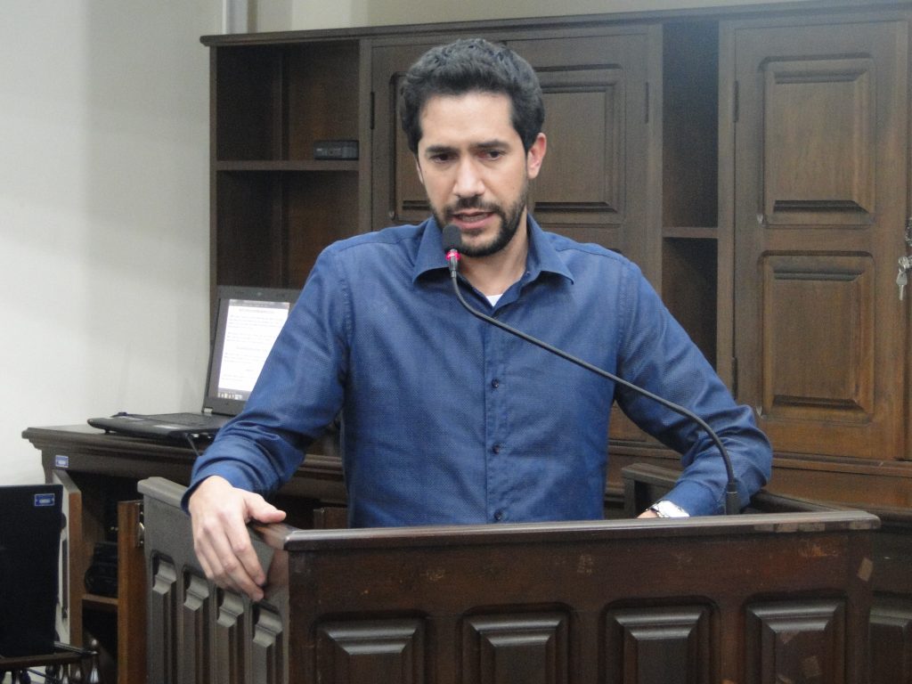 Luisinho defende doação de carneira e isenção de taxa de sepultamento a famílias carentes