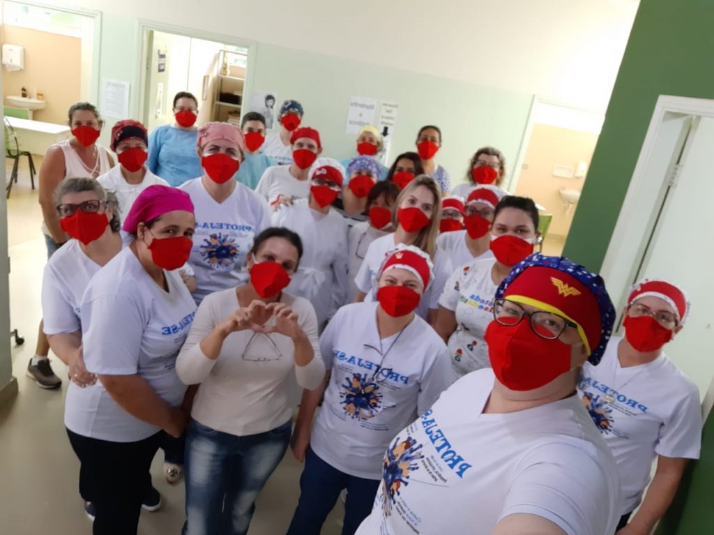 Projeto Máscaras Vermelhas na Linha de Frente