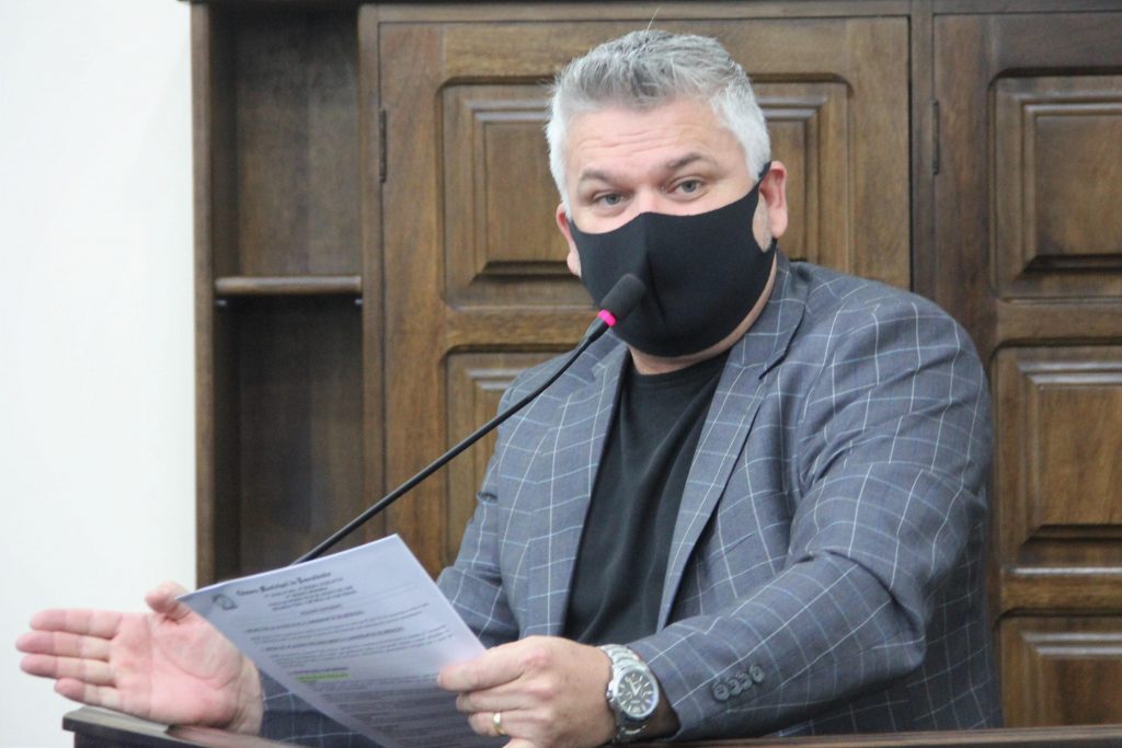 Pastor Adilson quer criação do ‘disque-queimadas’