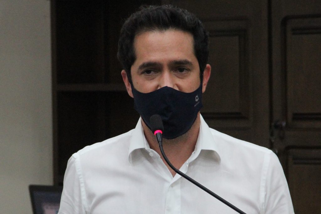 Luisinho propõe obrigar postos a exibir placas sobre diferença entre valores de etanol e gasolina