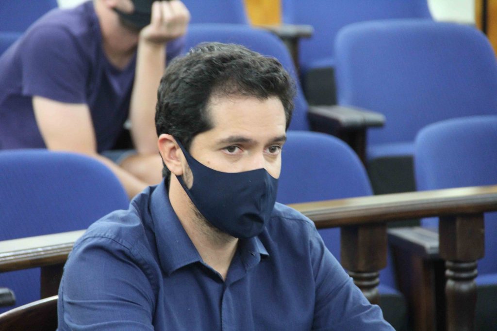 Luisinho reivindica gratificação de final do ano a servidores