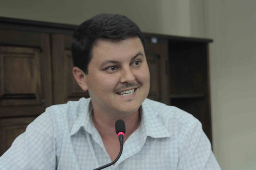 Diego da Global sugere estudos sobre a possibilidade de criar um setor exclusivo para atendimento pediátrico no Centro de Saúde
