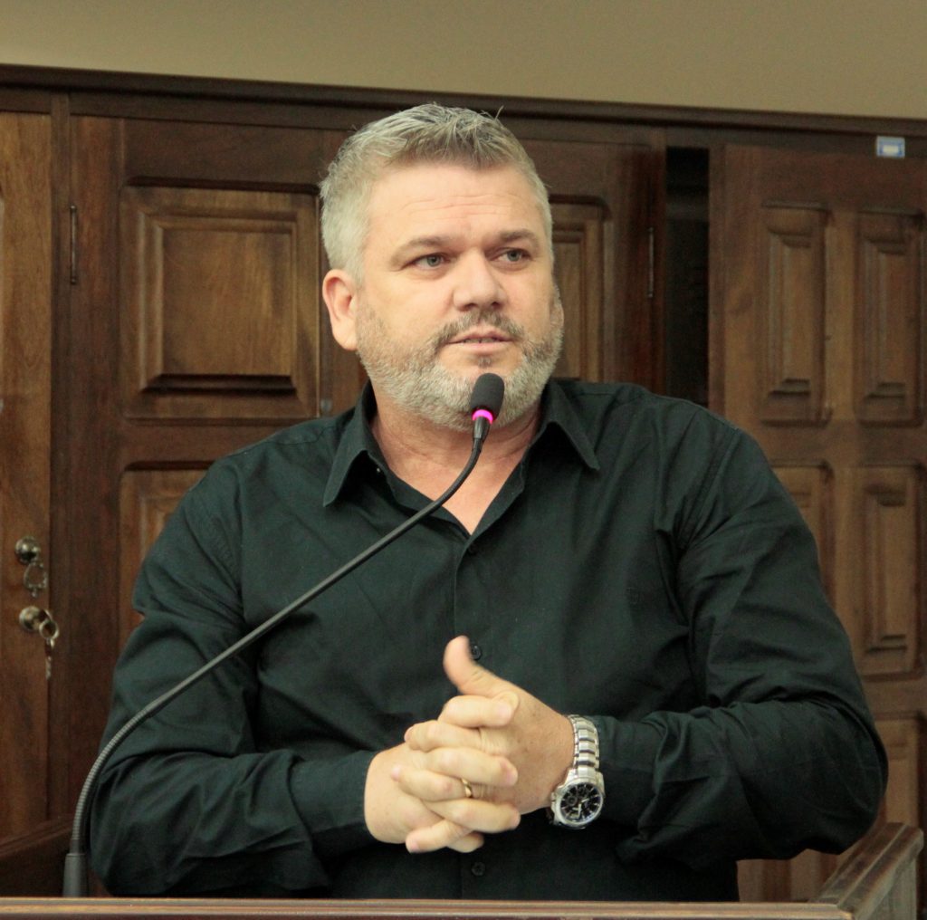 Pastor Adilson reitera: pedido de internet gratuita em locais públicos