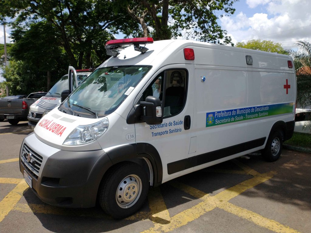 Prefeitura entrega nova ambulância para a Santa Casa e o Pronto Socorro Municipal