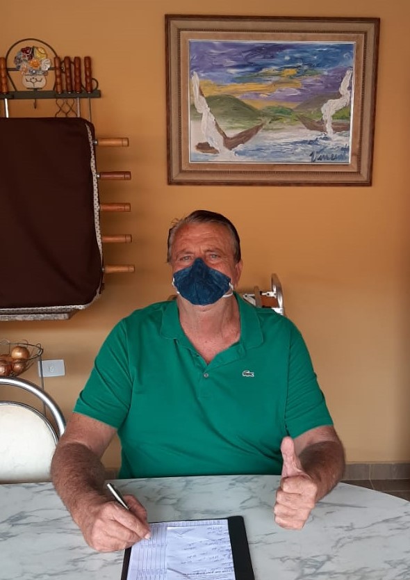 Em casa, Becão agradece pelas orações e pelas palavras de rápido restabelecimento