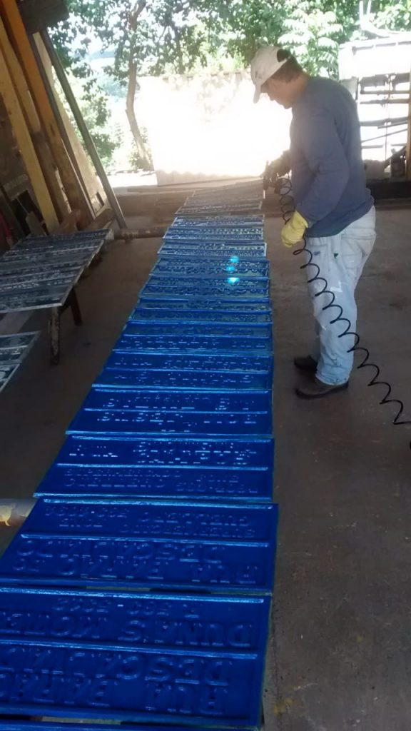 Prefeitura iniciou a recuperação de quase 150 placas com nomes de ruas
