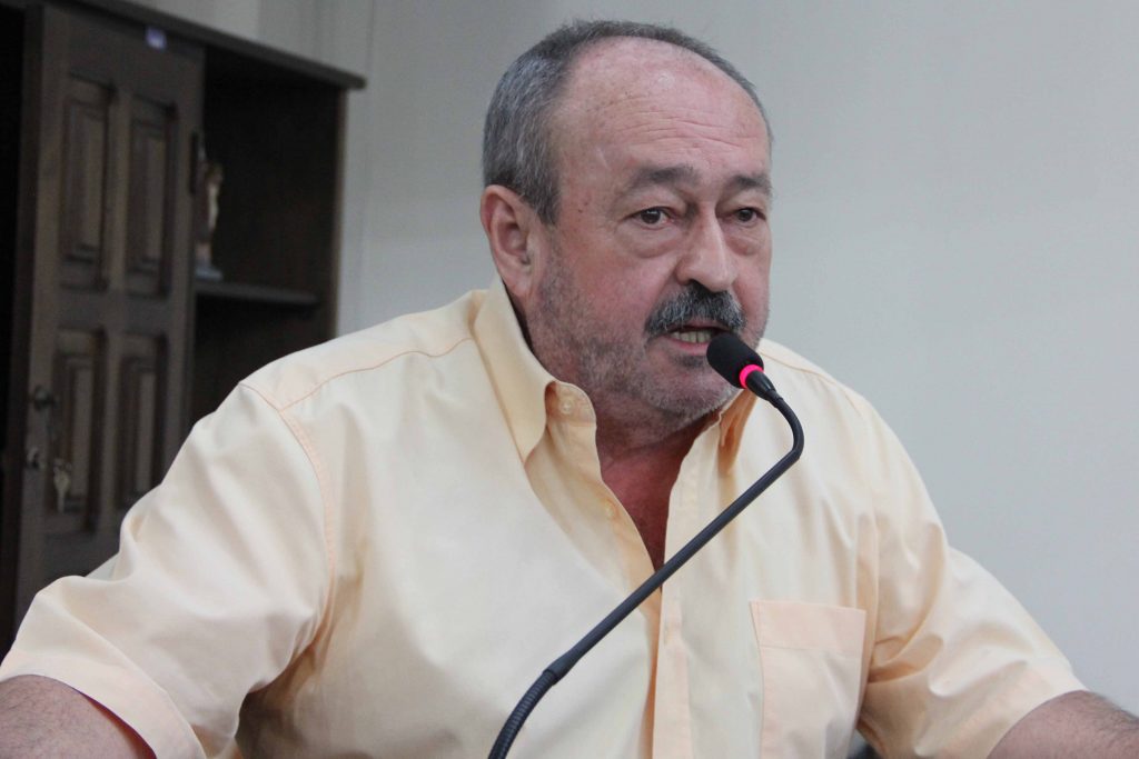 Pinho defende busca de recursos para recapeamento em Descalvado