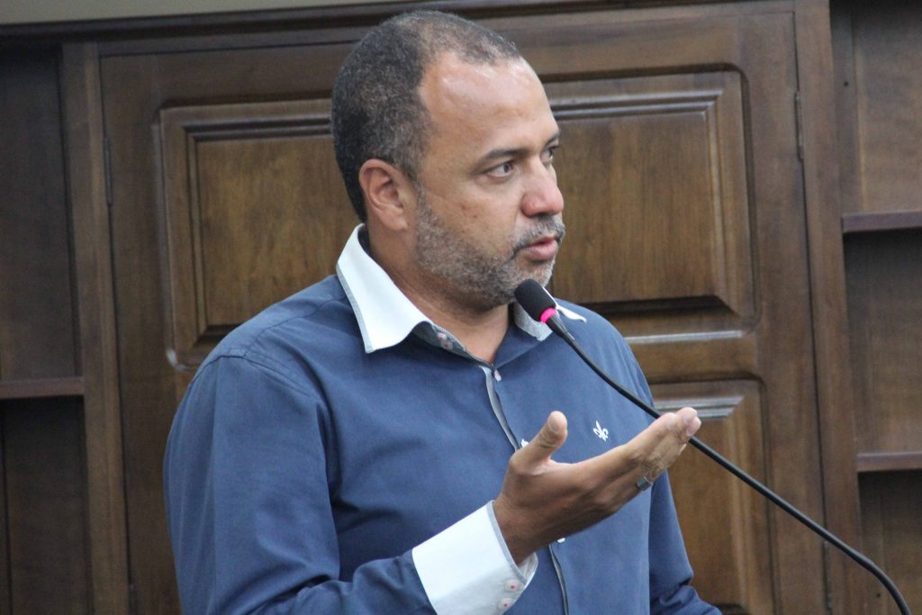 Vaguinho defende mutirão de limpeza na cidade