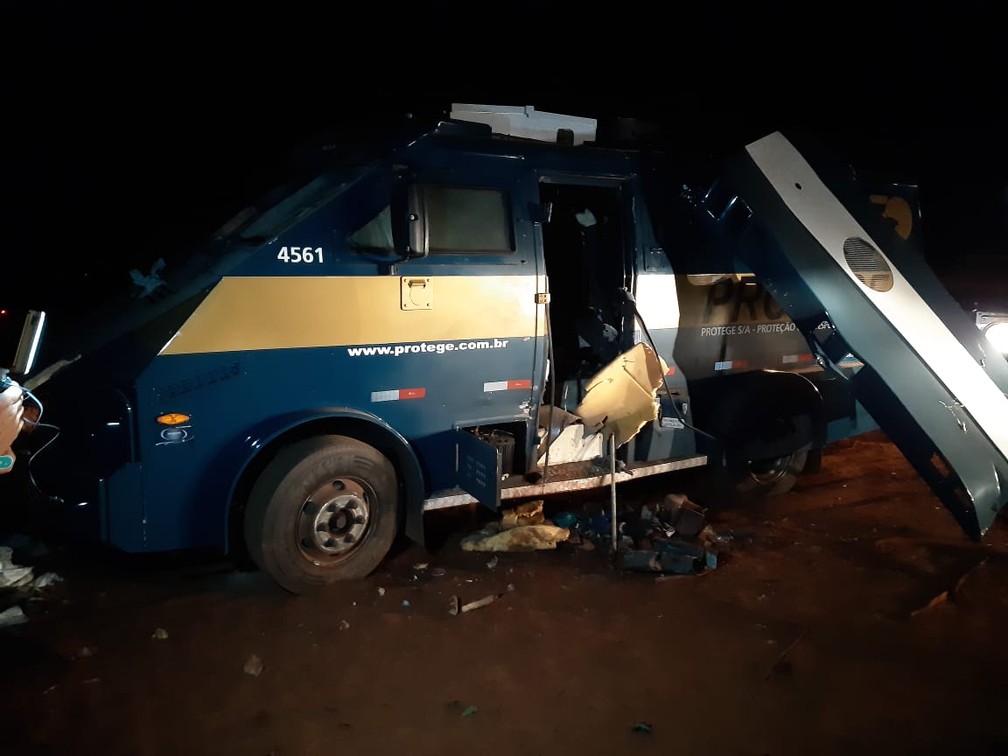 Assaltantes atacam carro-forte na Rodovia SP-318 em São Carlos