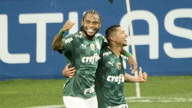 Palmeiras domina o Corinthians, vence em Itaquera e vai à final do Paulistão