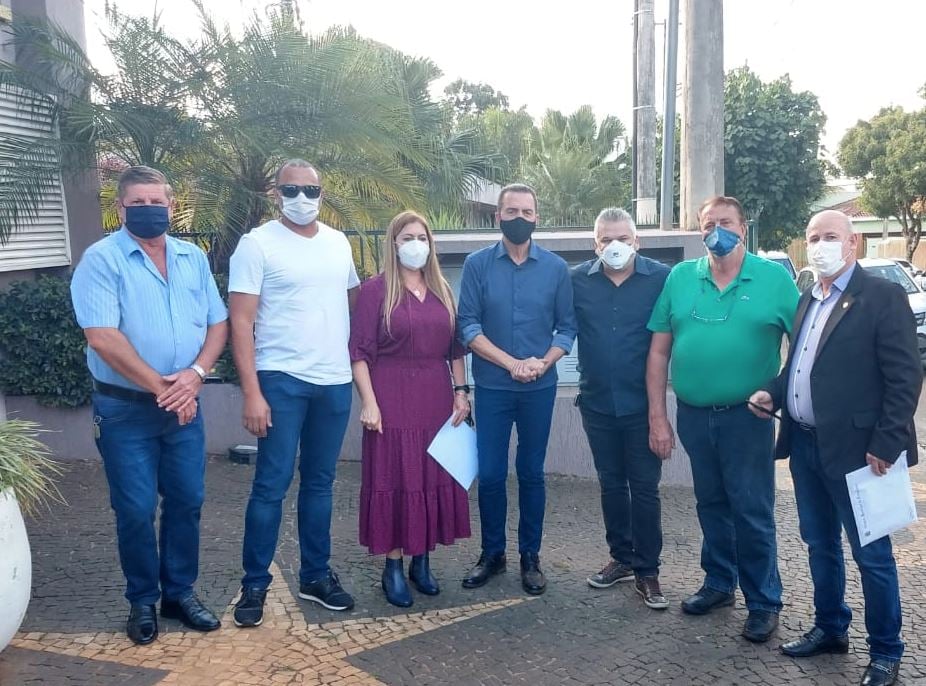 PRESIDENTE E VEREADORES RECEPCIONAM O SECRETÁRIO DE AGRICULTURA ITAMAR BORGES, EM DESCALVADO
