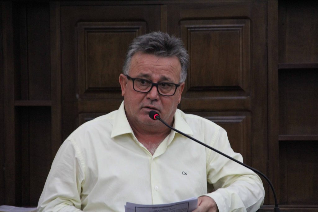 Carlinhos Turmeiro alerta quanto à falta de água no “Jardim Colonial “