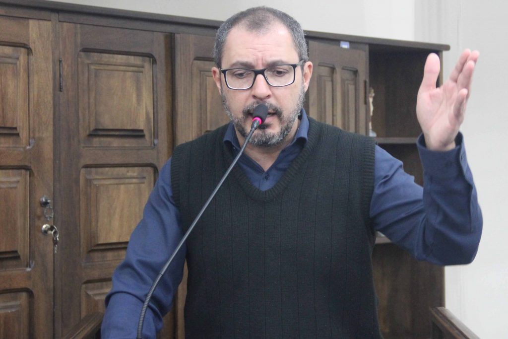 Figueiredo cobra mais informações sobre calendário de vacinação