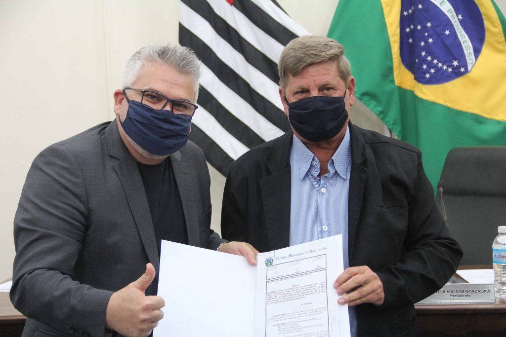 Presidente da Câmara congratula Marcolino pelos 44 anos de carreira