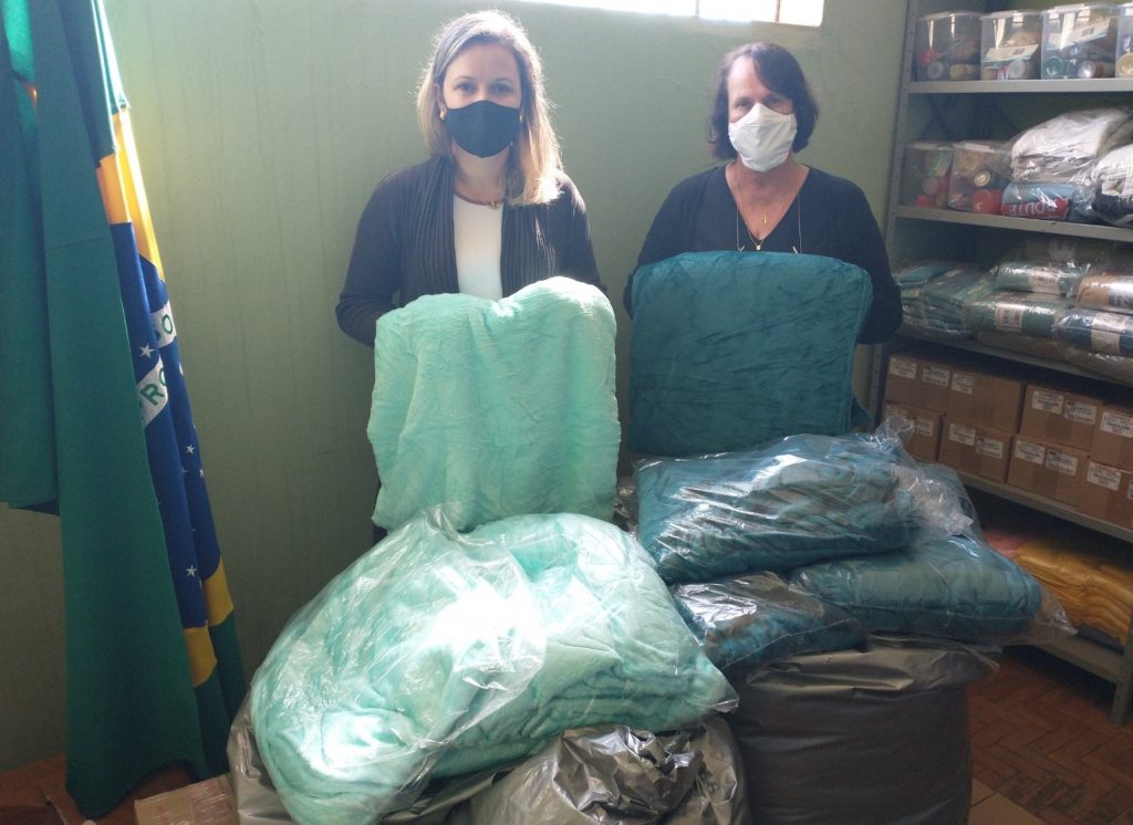 Unimed São Carlos doa cobertores ao Fundo Social de Solidariedade de Descalvado