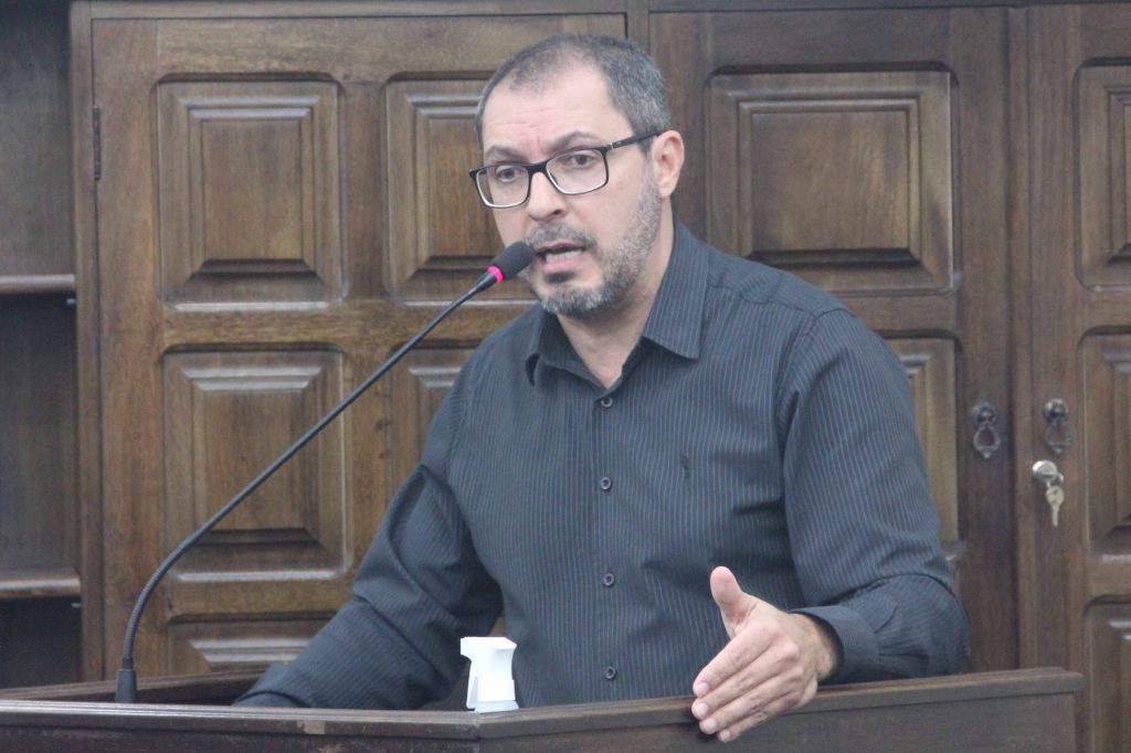 Figueiredo cobra internet por cabo na Zona Norte