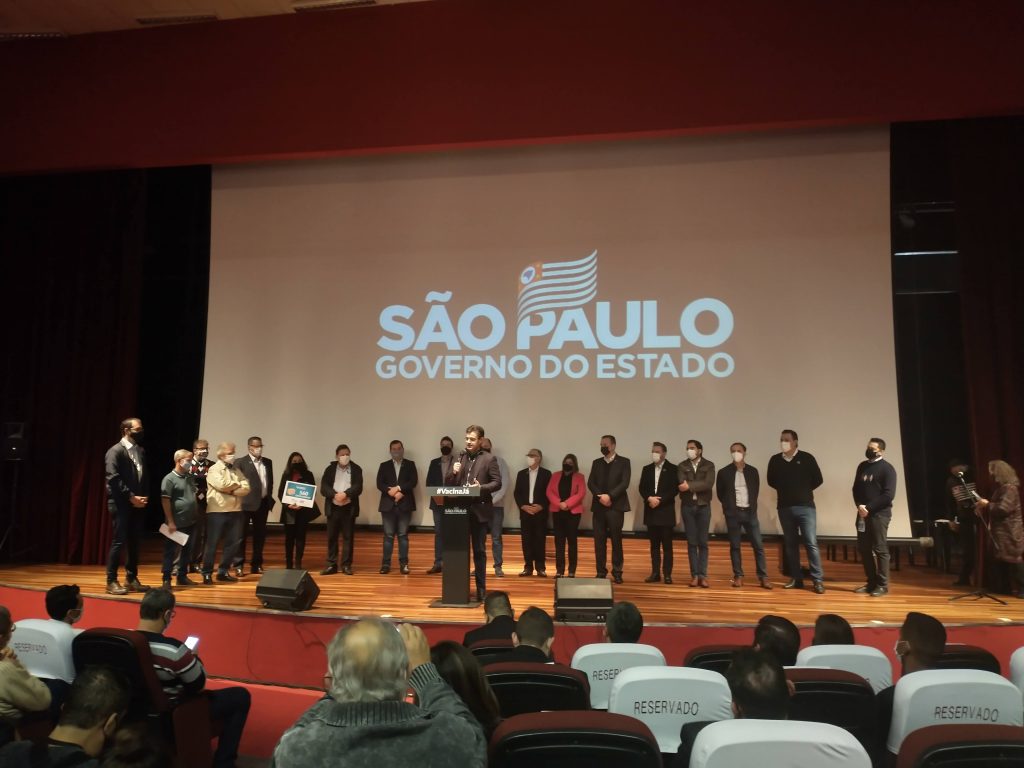 Na presença do vice-governador, Becão assina convênio para instalação do Poupatempo em Descalvado