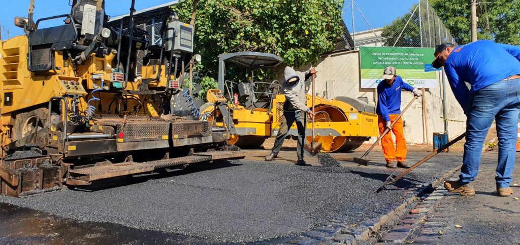 PROGRAMA ASFALTO NOVO: Recapeamento de quase toda a extensão da Avenida Bom Jesus é iniciado
