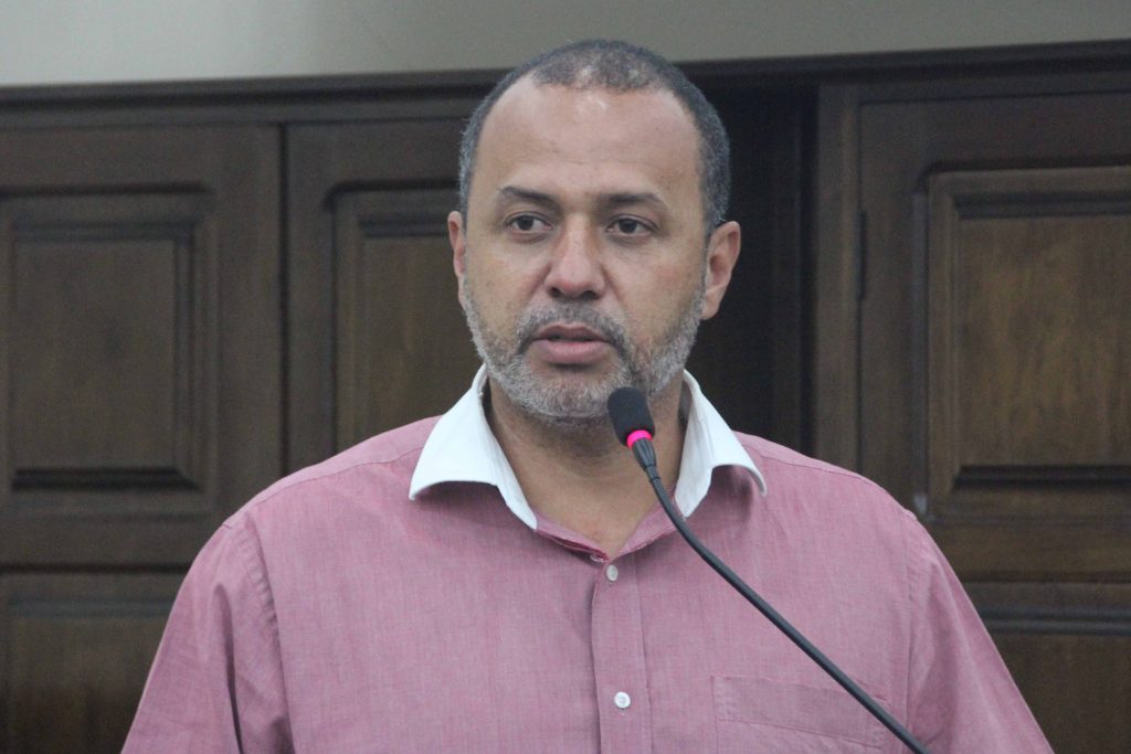 Vaguinho defende multa contra desperdício de água