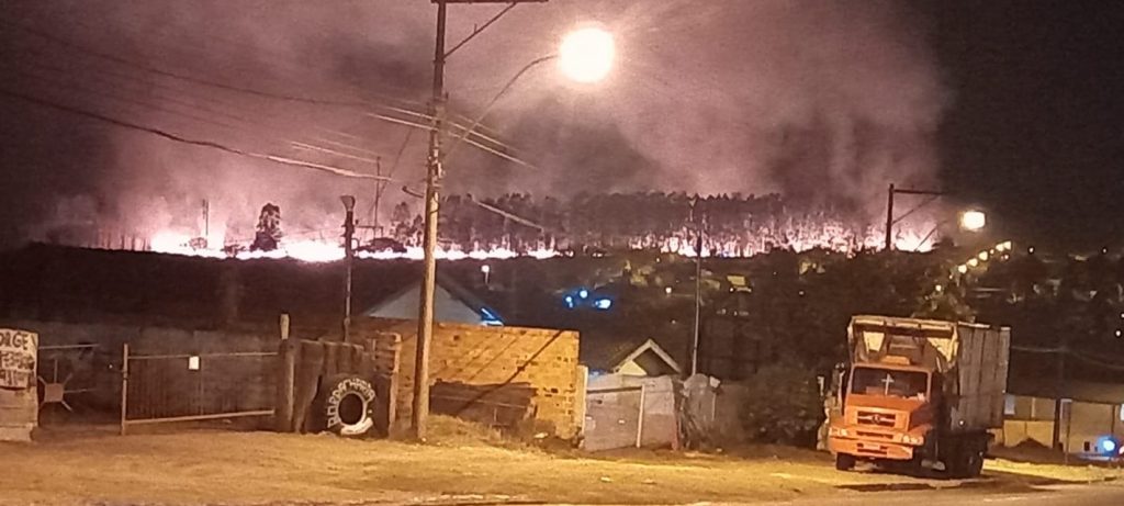 Incêndio de grandes proporções no bairro Ricardo Cesar em Descalvado