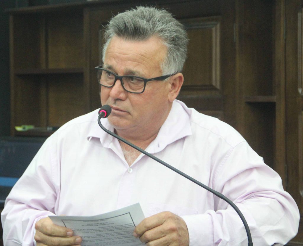 Carlinhos Turmeiro sugere instalação de lixeiras no centro da cidade