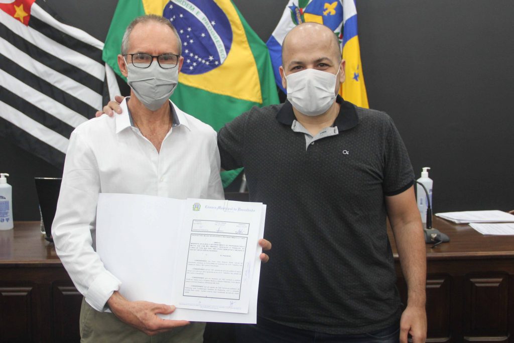 Daniel homenageia professor Paulo Motta