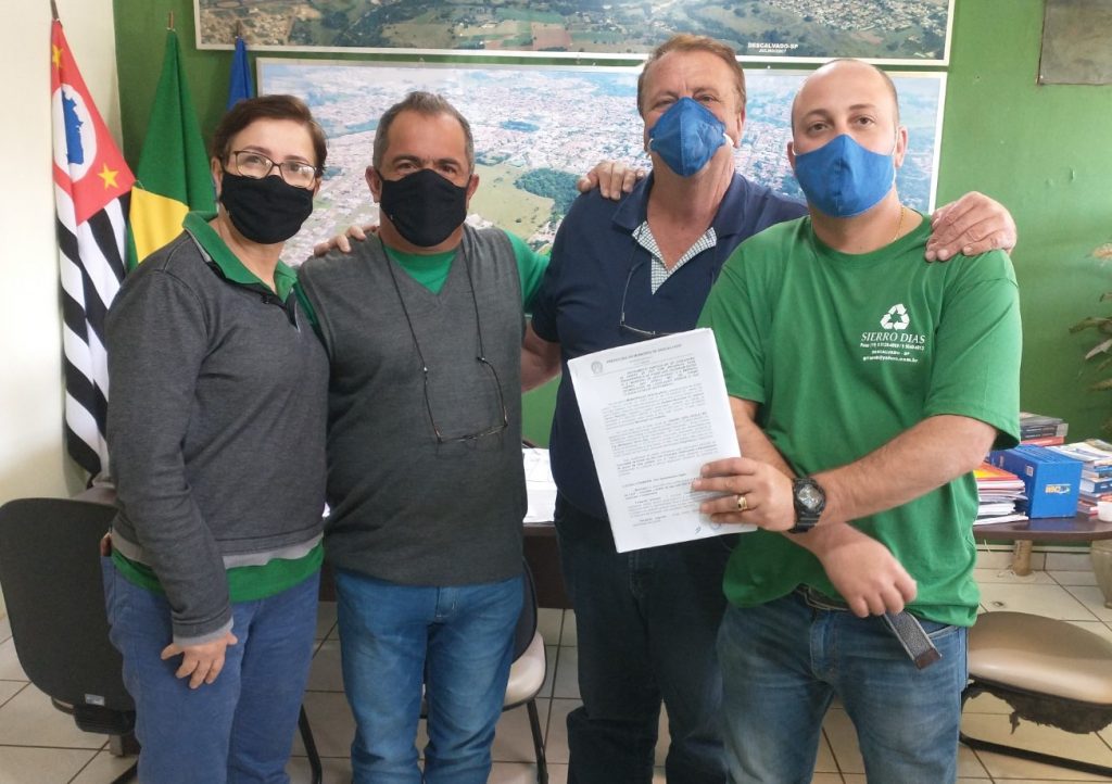 Prefeito assina mais um contrato de cessão de área no novo distrito industrial do Tamanduá