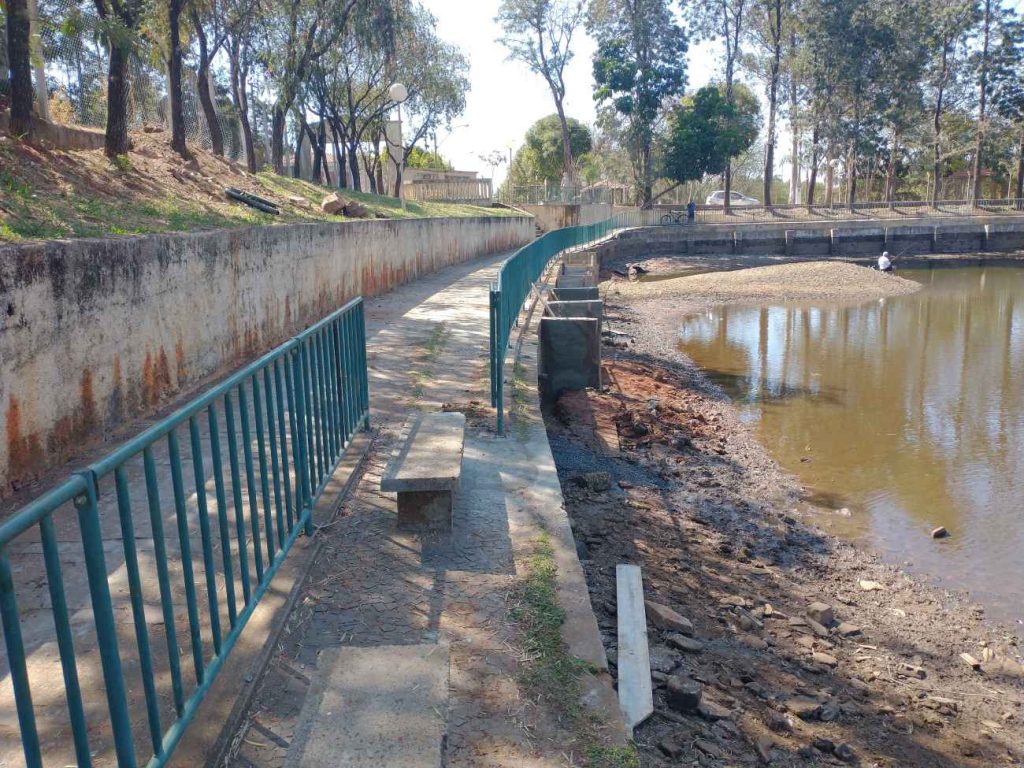 Obras e Urbanismo: Com recursos próprios, Prefeitura prossegue com as reformas na Praça do Lago