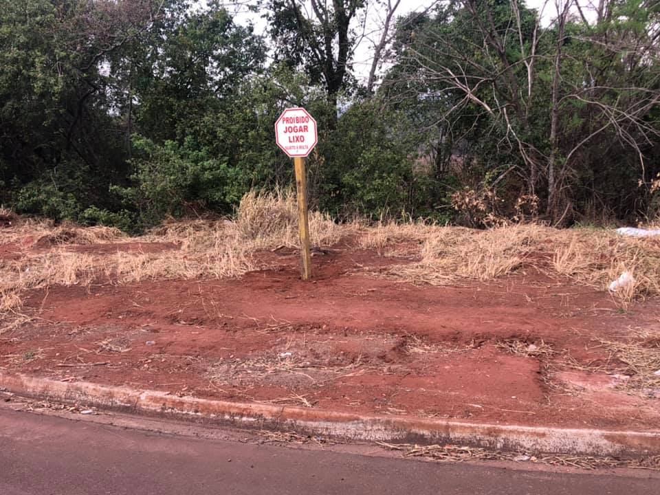 PROIBIDO JOGAR LIXO: Prefeitura instala placas e intensifica fiscalização em pontos de descarte irregular de lixo, entulho e outros materiais inservíveis