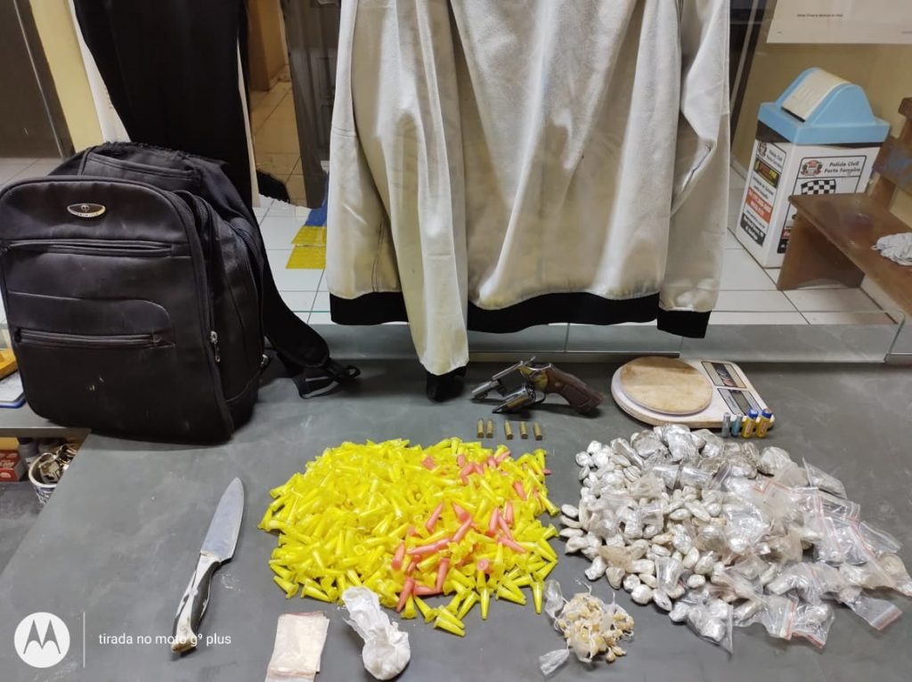 REGIÃO: Policiais Militares recuperam moto roubada, localizam drogas e arma de fogo possivelmente usada em crime de Latrocínio