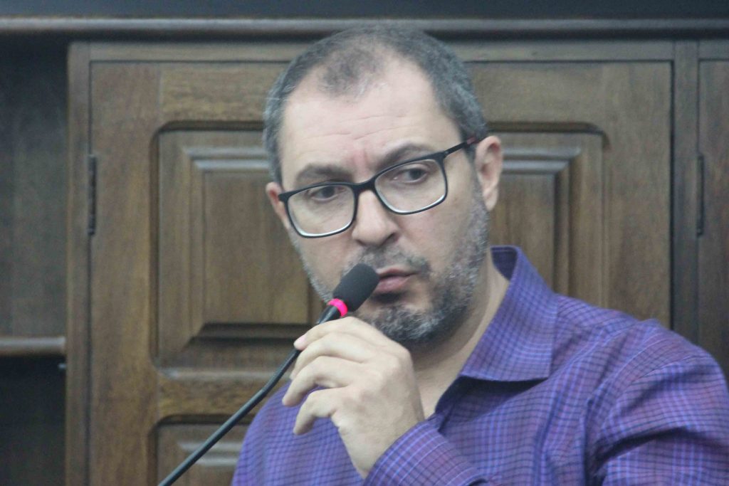 Figueiredo reivindica revitalização das quadras do Ginásio de Esportes