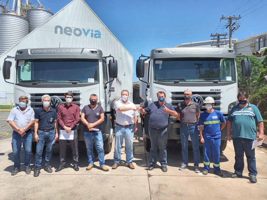 Neovia doa dois caminhões à prefeitura avaliados em mais de R$ 1 Milhão