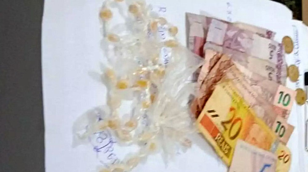 Homem é detido pela GCM em São Carlos ao tentar esconder 48 pedras de crack na boca