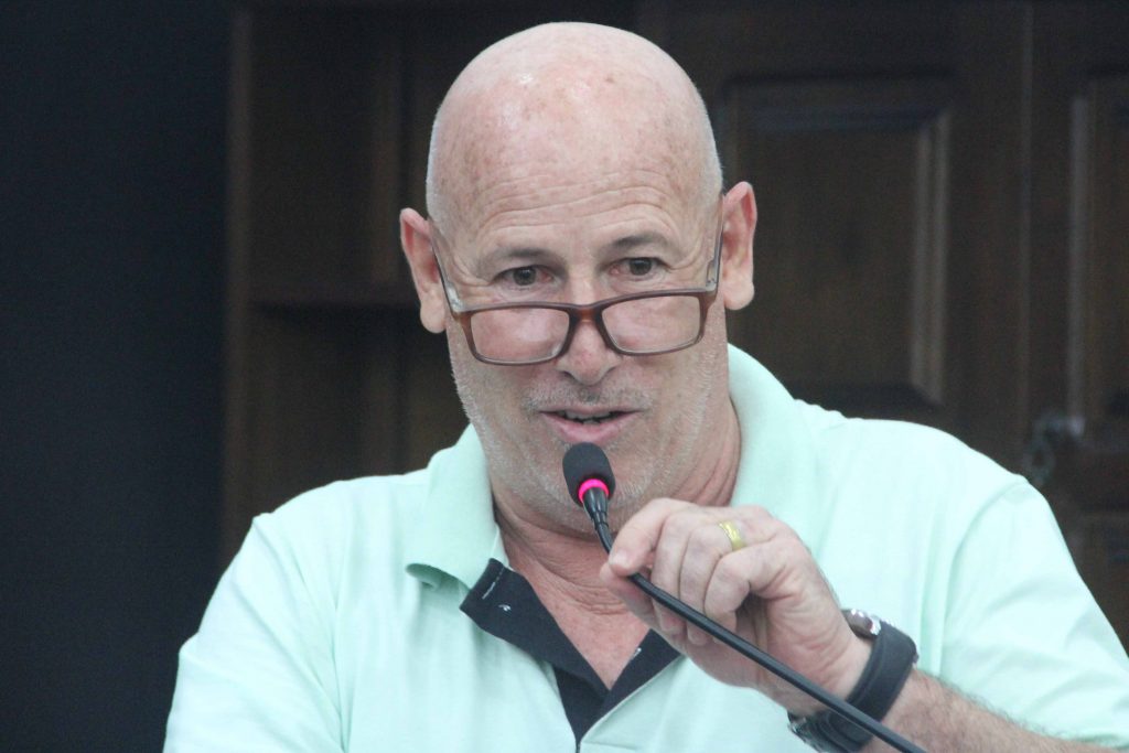 Ismael reivindica limpeza de terrenos no São Sebastião