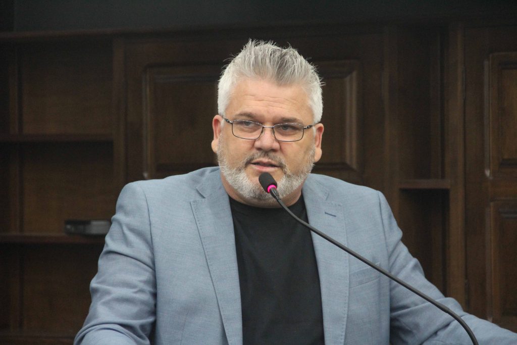 Pastor Adilson pleiteia acréscimo de R$ 200 reais mensais no auxílio alimentação dos servidores municipais