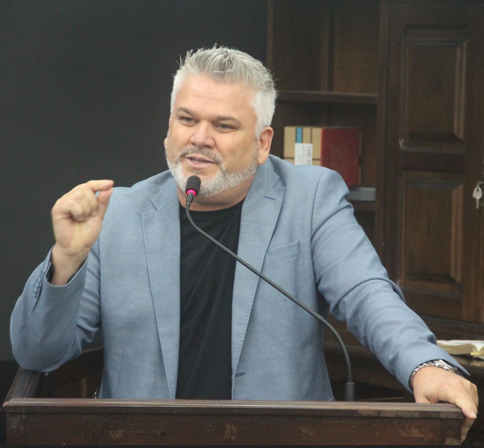 Pastor Adilson cobra atendimento noturno nas unidades de saúde