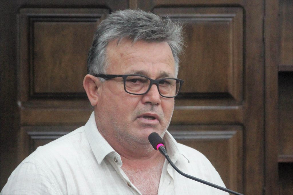 Carlinhos Turmeiro reivindica manutenção na rede de iluminação da Perimetral Cesar Martinelli