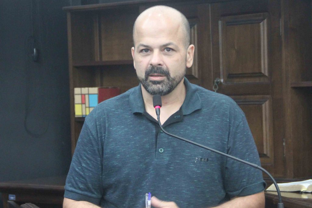 Daniel Bertini questiona transporte escolar e de pacientes
