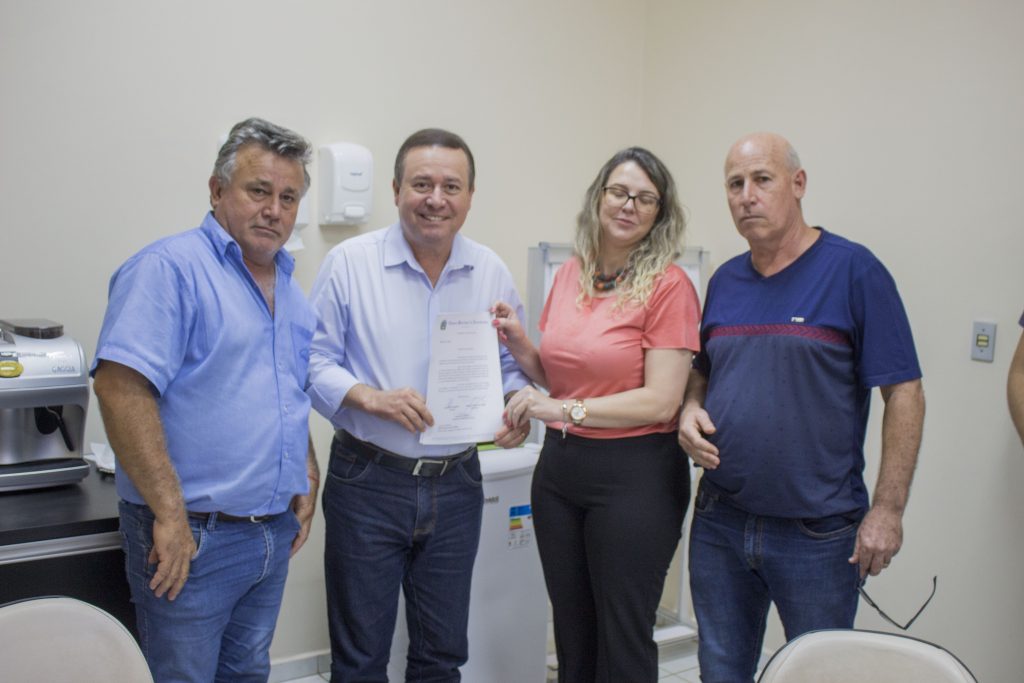 Deputado Léo Oliveira recebe pedidos de Descalvado