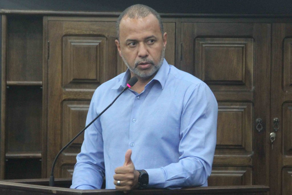 Vaguinho propõe alteração no plano de carreira do magistério